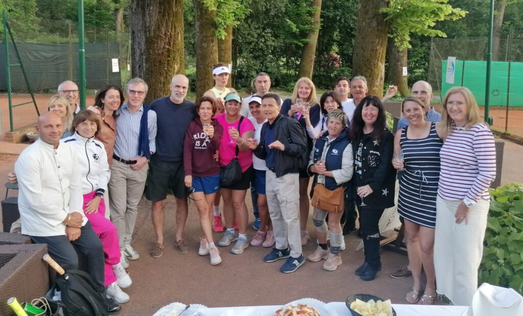 foto di gruppo per l'ASD MigliorTennis