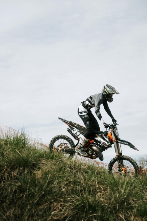 Corso di Formazione per equiparazione titoli di Guida Motociclistica Fuoristrada AiCS –24 febbraio 2026 e 03-07 marzo 2026 – On line e in presenza