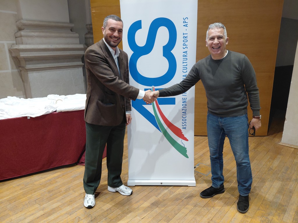 Luca Pomarici e Antonio Parente all'l’Auditorium San Barnaba: premiazione delle atlete della nostra provincia che hanno conquistato una medaglia al Campionato Nazionale Aics che dal 5 all’8 dicembre del 2025 si è svolto a Capriolo.