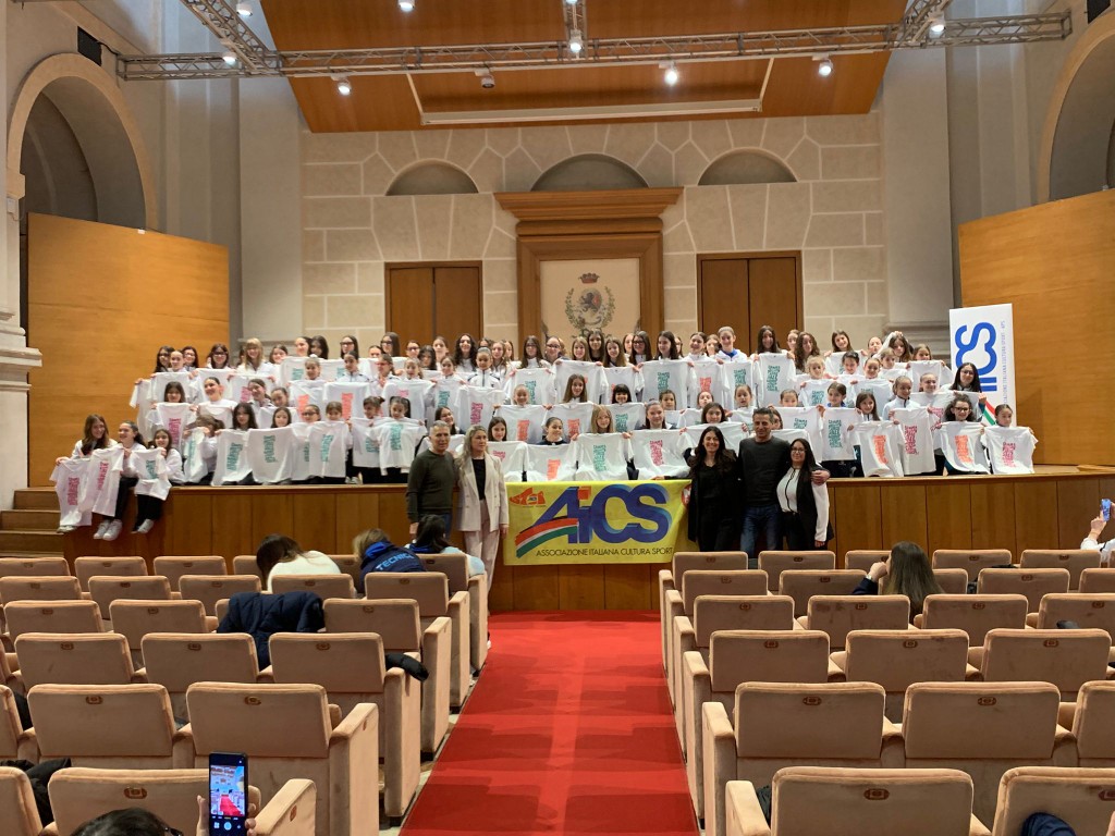ginnaste che sono state premiateb all'Auditorium San Barnaba di Brescia per avere conquistato una medaglia al Campionato Nazionale Aics di ginnastica artistica