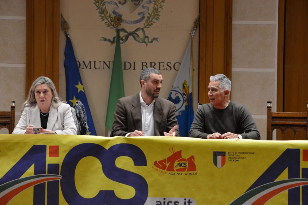 Mara Boldini, Luca Pomarici, Antonio Parente all'l’Auditorium San Barnaba: premiazione delle atlete della nostra provincia che hanno conquistato una medaglia al Campionato Nazionale Aics che dal 5 all’8 dicembre del 2025 si è svolto a Capriolo.